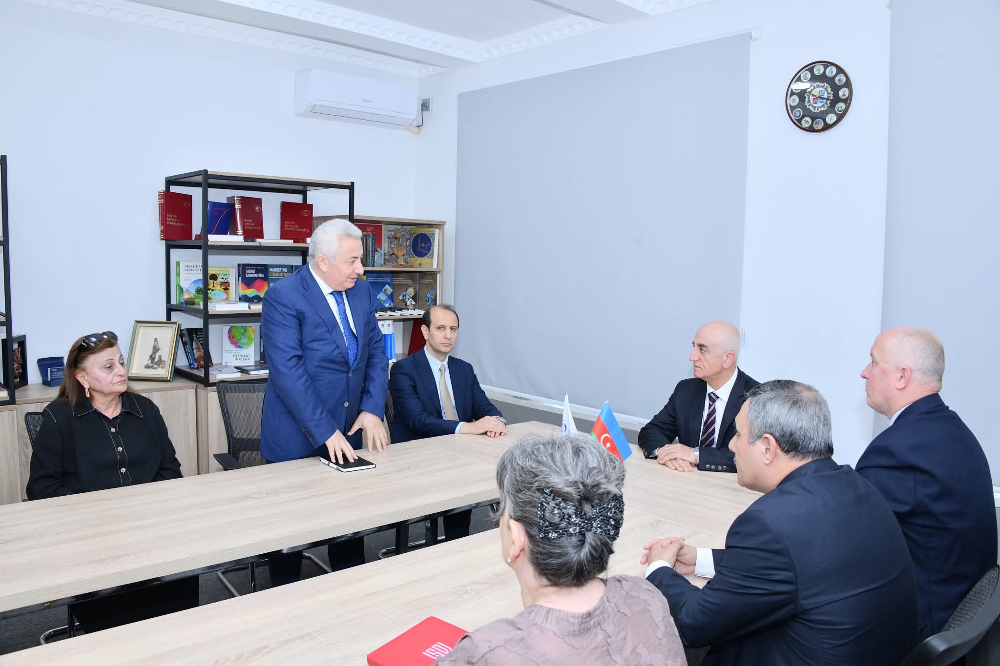 Yeni rektor özünə müşavir təyin etdi&nbsp;