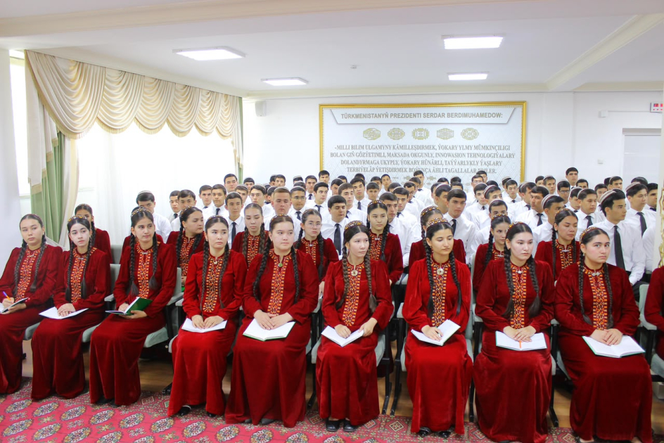 Aşqabadda Əcəmi Naxçıvaninin 900 illiyi qeyd olundu