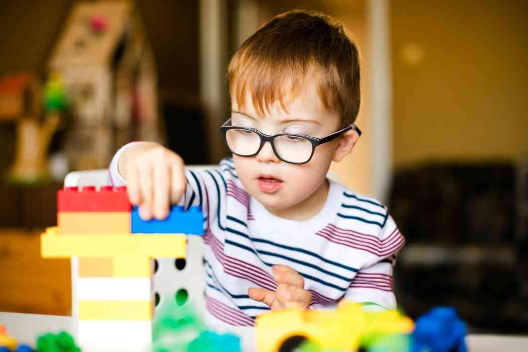 Alimlər autizmin iki fərqli bioloji tipini müəyyən ediblər