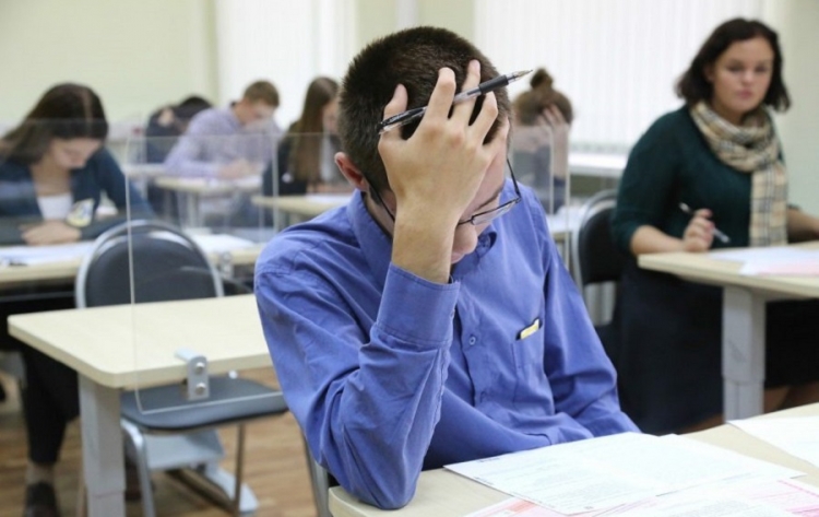 10 abituriyent və 1 nəzarətçi imtahandan kənarlaşdırıldı - DİM