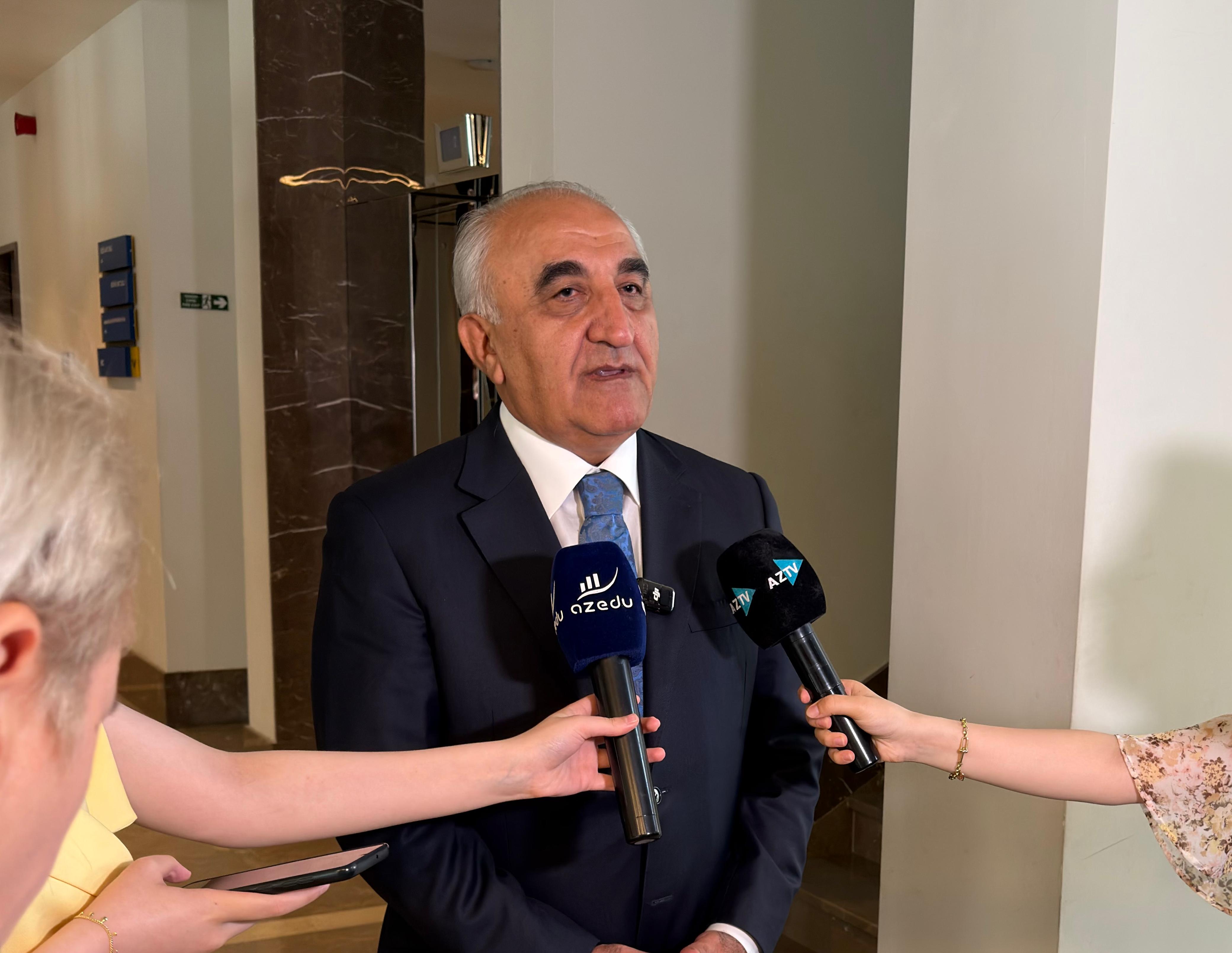 Rektor: müəllimlərin bilik səviyyəsi mütəmadi yoxlanacaq
