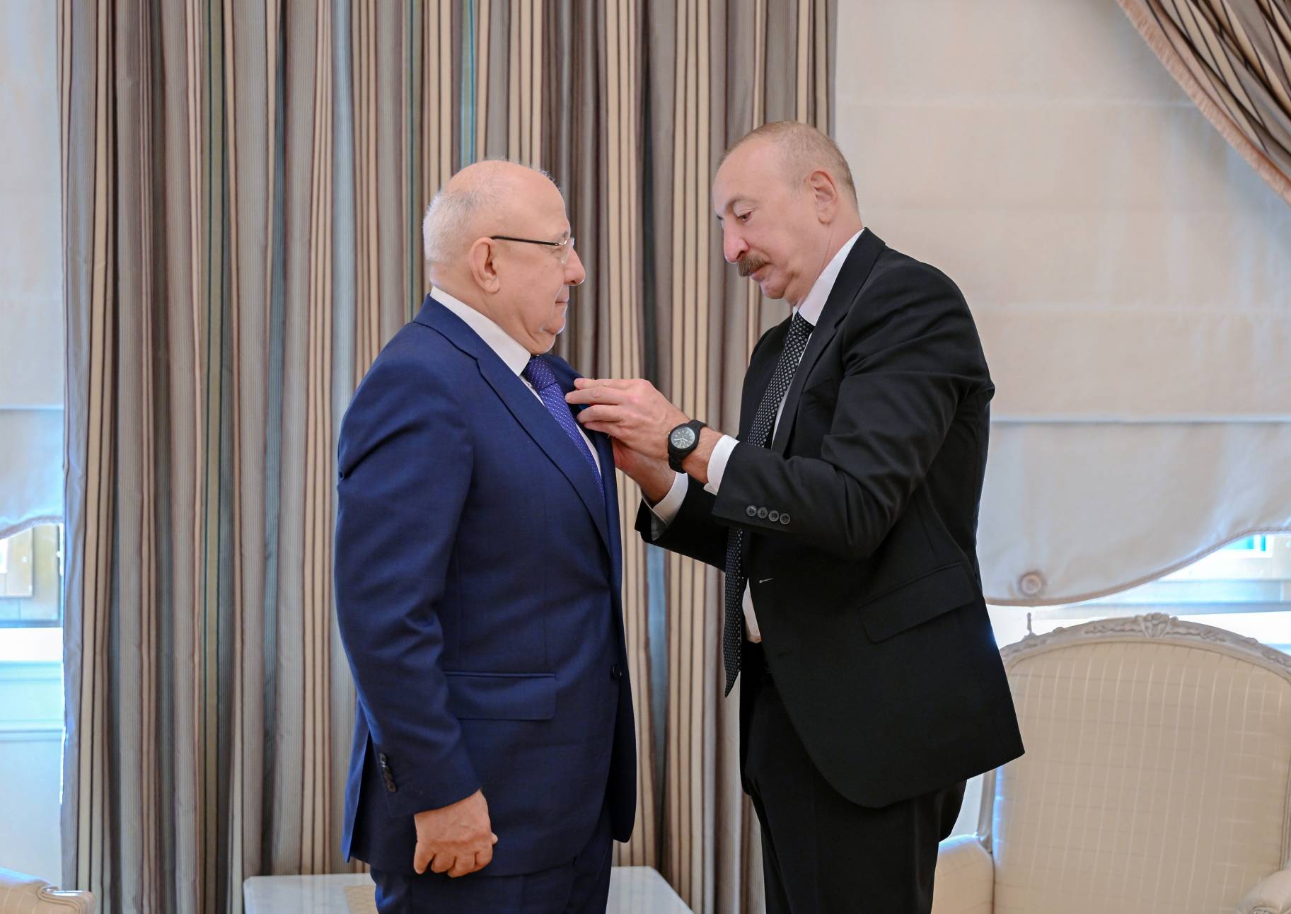 Prezident&nbsp;UNEC-in Dərbənd filialının direktoruna &ldquo;Dostluq&rdquo; ordenini təqdim edib