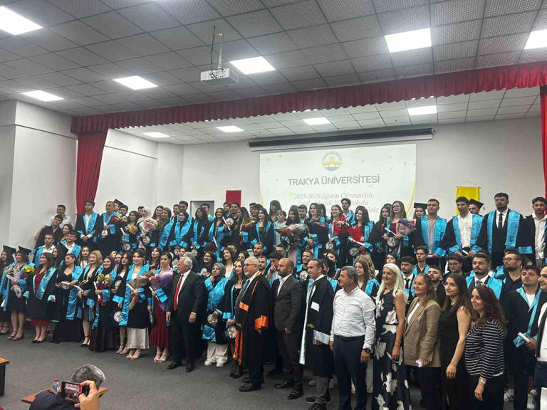 İllərdir arzuladığı diplomu 62 yaşında aldı