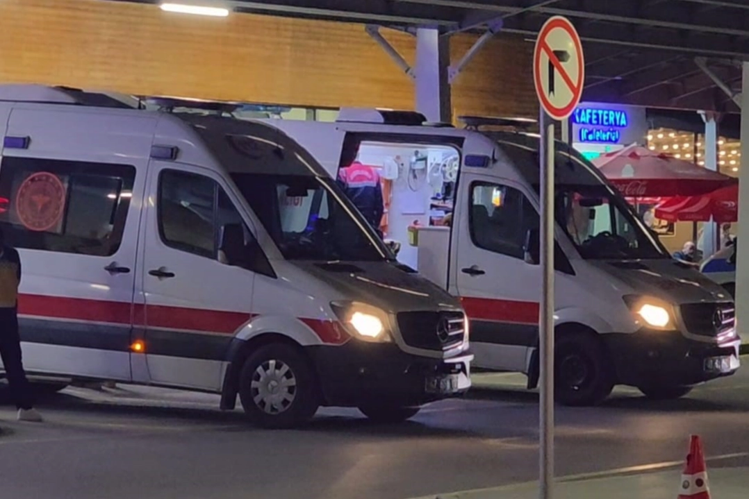 Məktəbdə qida zəhərlənməsi: Onlarla şagird xəstəxanaya aparıldı