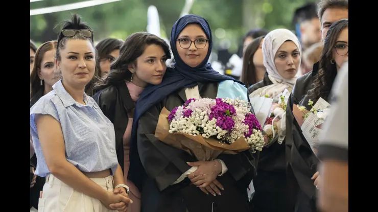 Dağıntılar altından 248 saat sonra xilas edilən qız məzun oldu