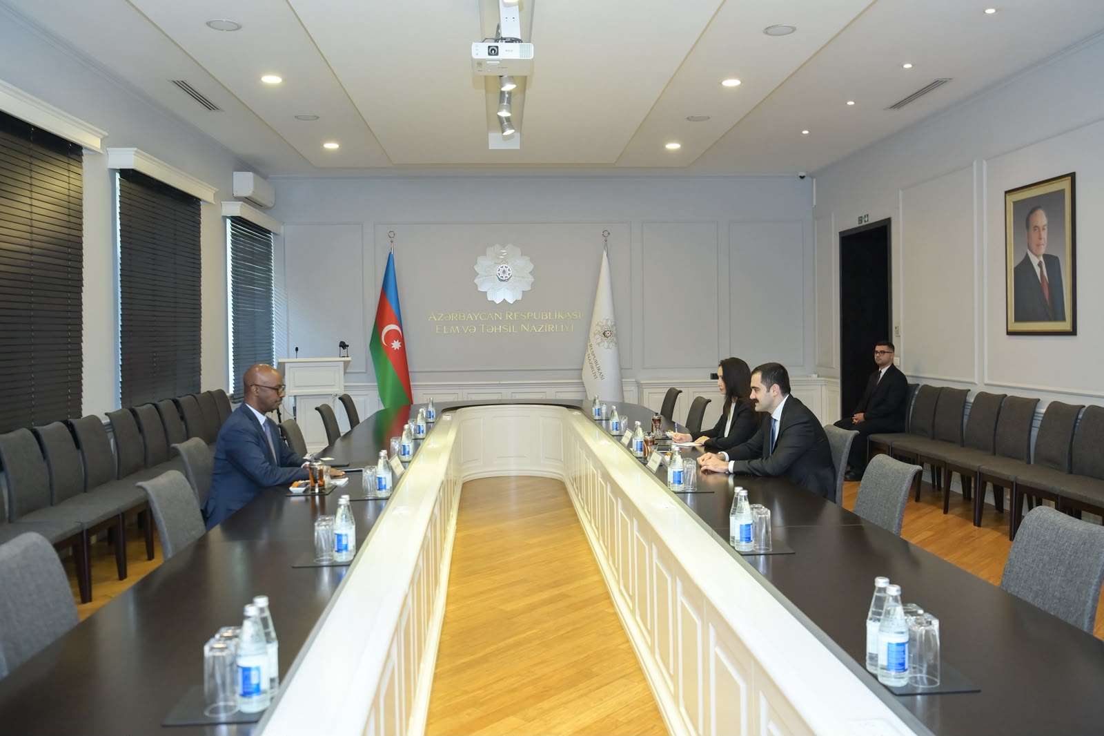 Həsən Həsənli Ruanda Respublikasının səfiri ilə görüşüb