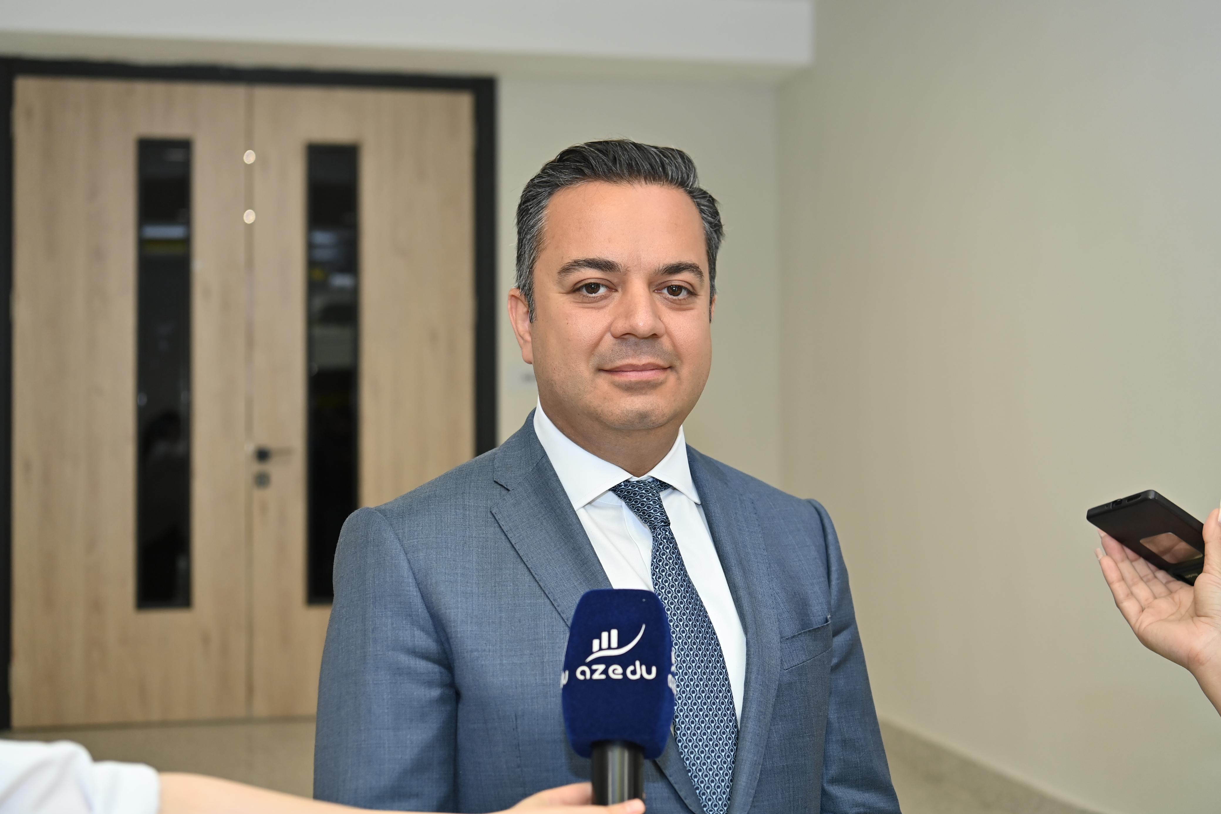 Azərbaycanda ilk elektron diplomu bu şəxs alıb -&nbsp; İdarə rəisindən AÇIQLAMA