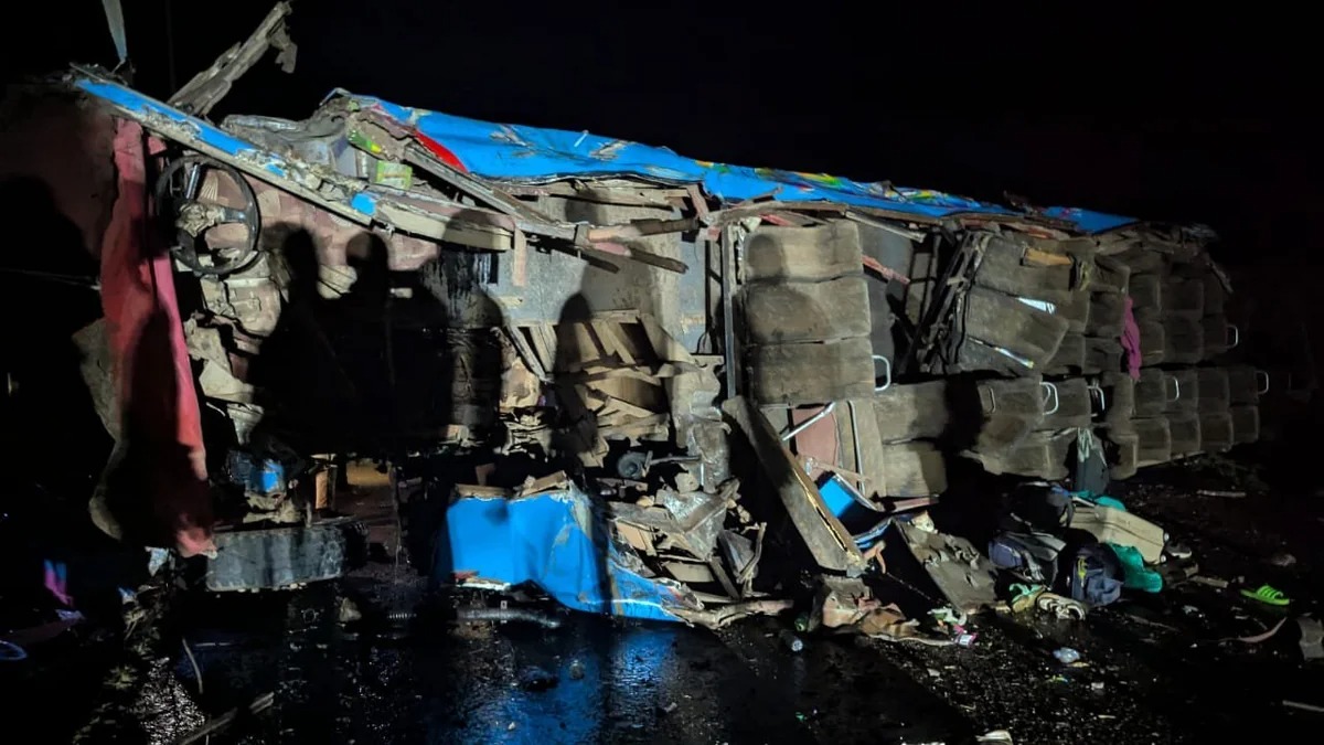 Avtobus qəzaya uğrayıb:&nbsp;20 uşaq və məktəb direktoru ölüb