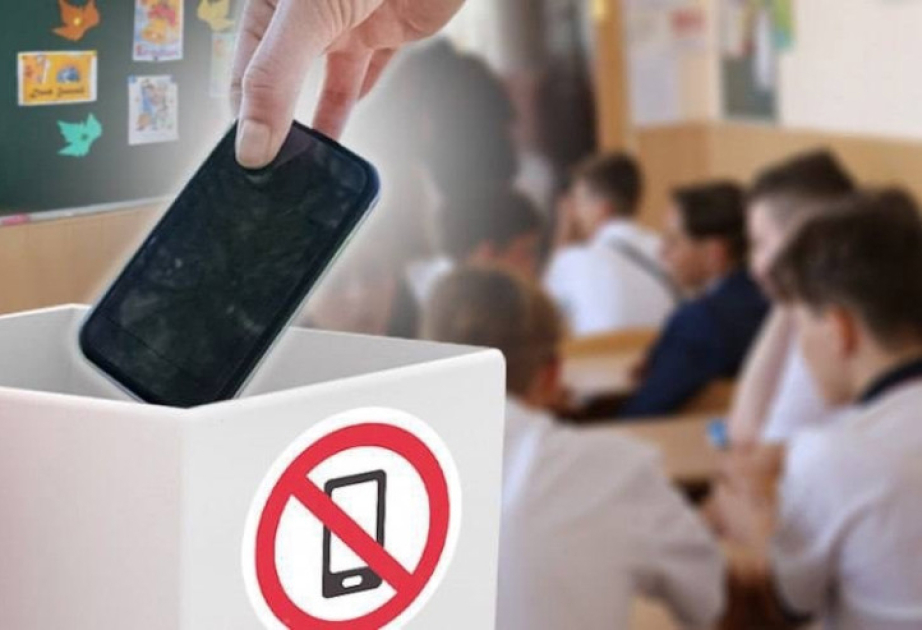 Çexiyada da məktəblərdə mobil telefon qadağan ediləcək