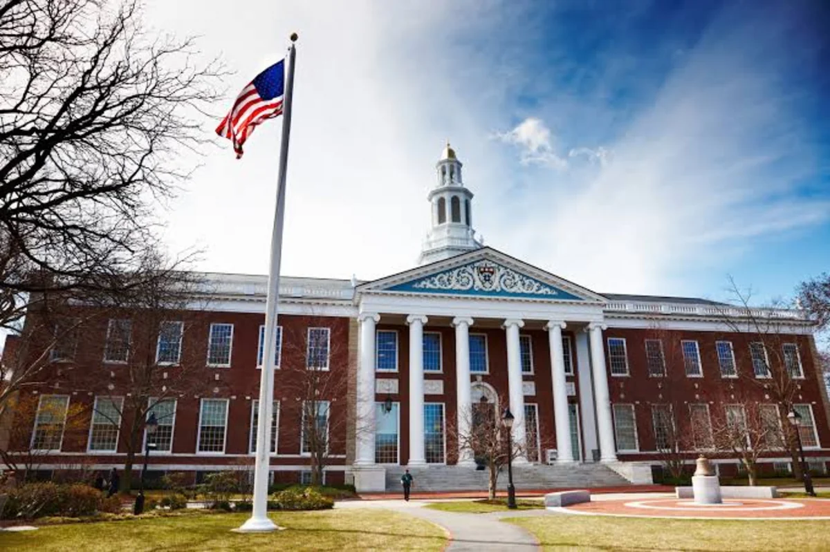 Harvard Universiteti irqi və etnik ayrı-seçkilikdə ittiham olundu