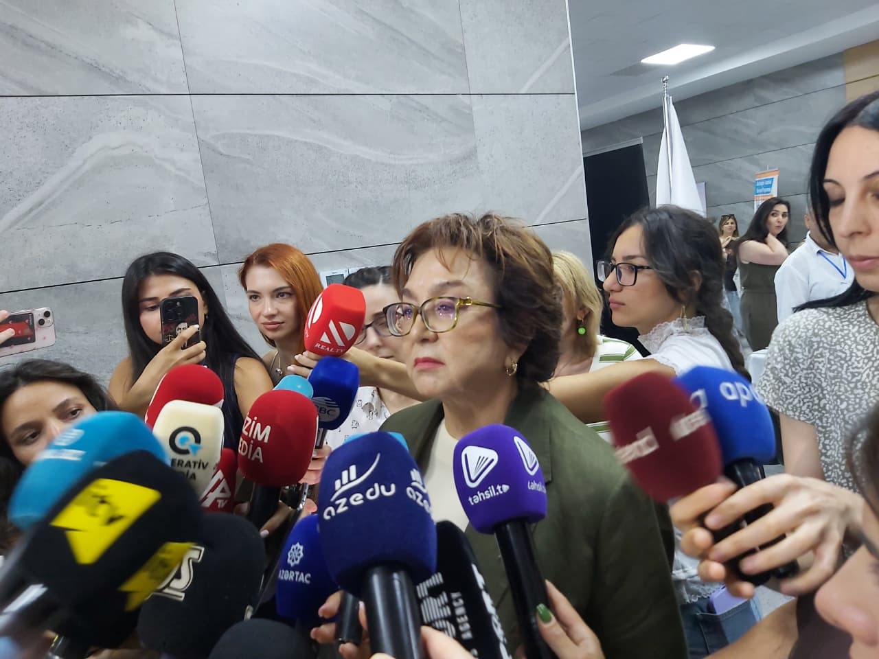 Məleykə Abbaszadədən Bakı Qızlar Universitetinin bağlanmasına MÜNASİBƏT