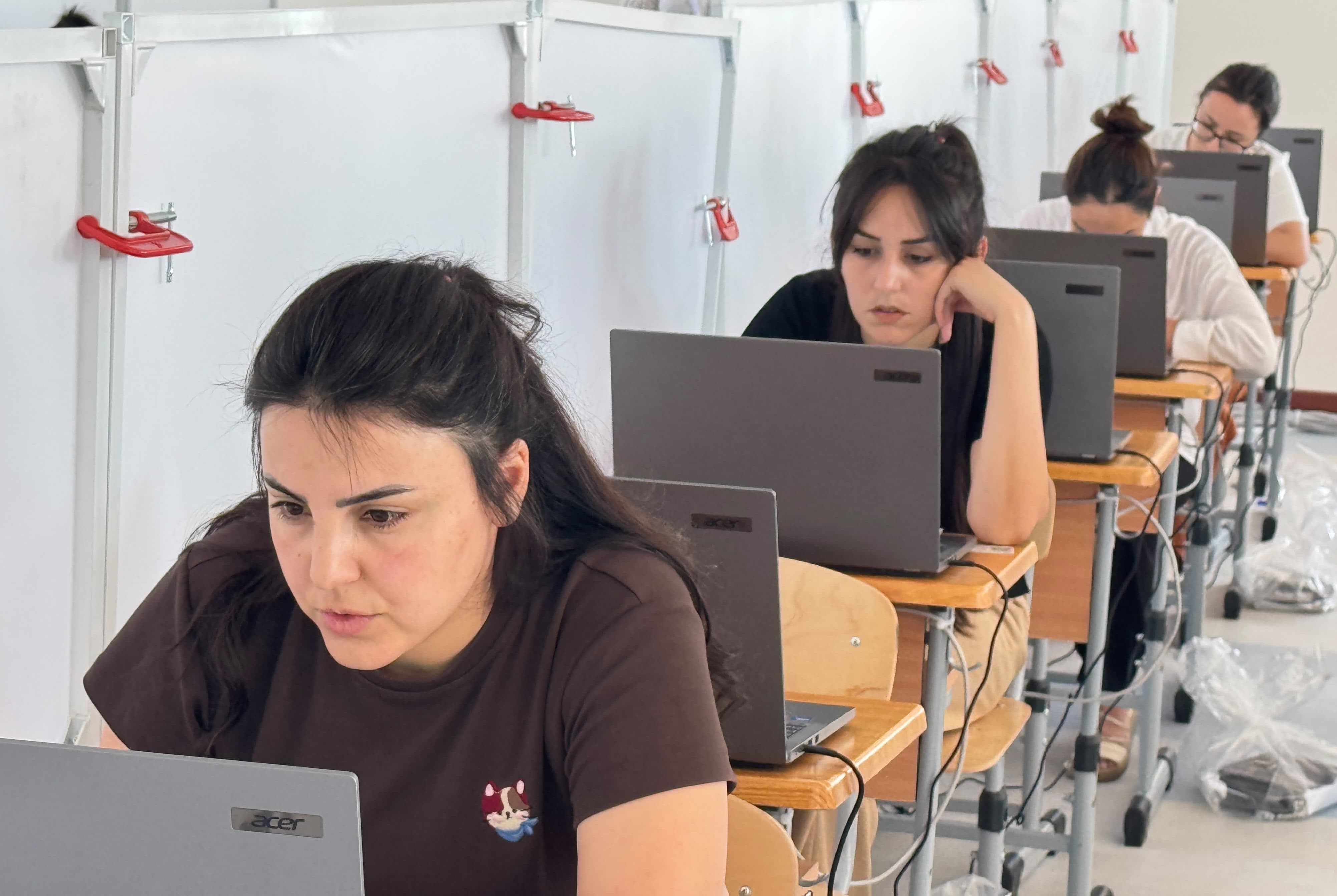Həvəsləndirmə tətbiq olunan məktəblərə&nbsp;vakansiya seçimi BAŞLAYIR
