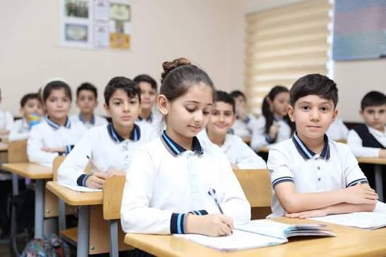 İngilis dili nəticələrinə görə LİDER olan məktəblər - SİYAHI