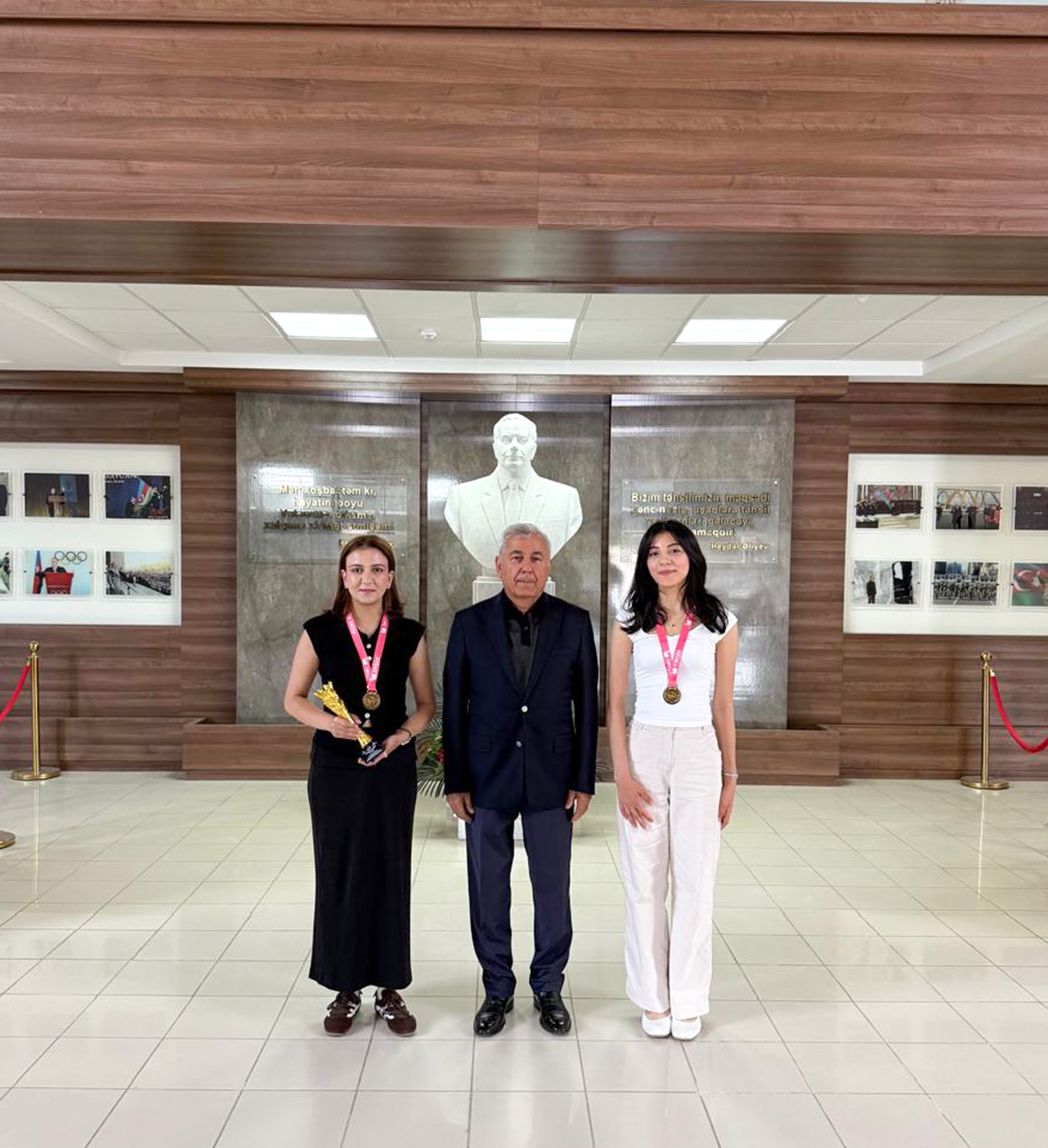 Rektor IWISE dünya finalının qalibi olan BMU tələbələri ilə görüşüb