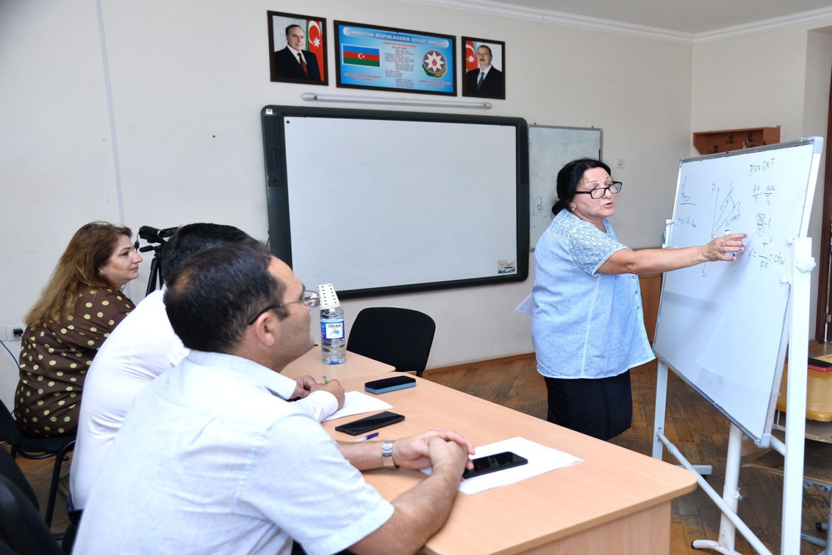 Təmayül&nbsp;məktəblərinə qəbul üçün müəllimlər müsahibədən keçir