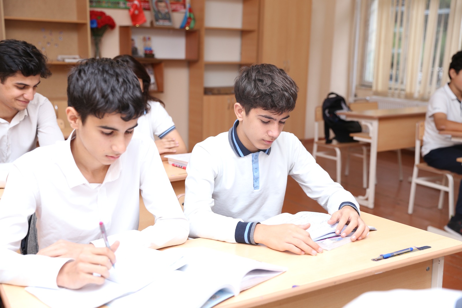 700 bal toplayanlar hansı məktəblərin şagirdi olub? -19 illik SİYAHI