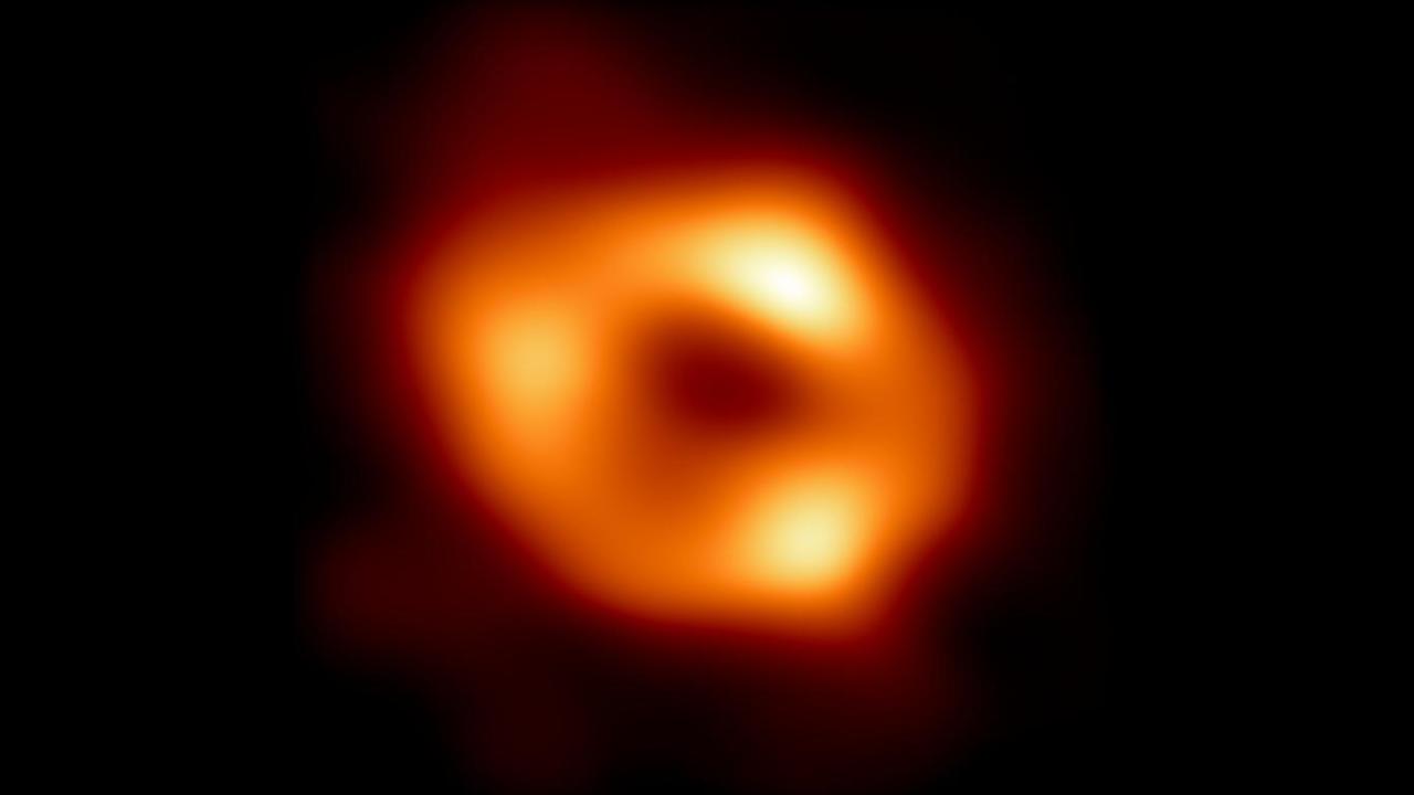 Astronomlar 3 nəhəng qara dəlik aşkar etdilər