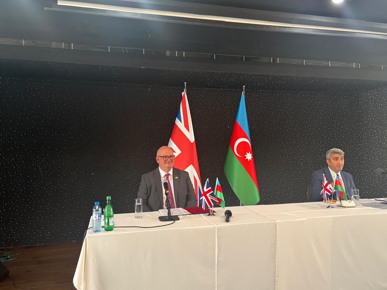 Azərbaycanlı tələbələrin 61%-i Britaniyanı seçir&nbsp;