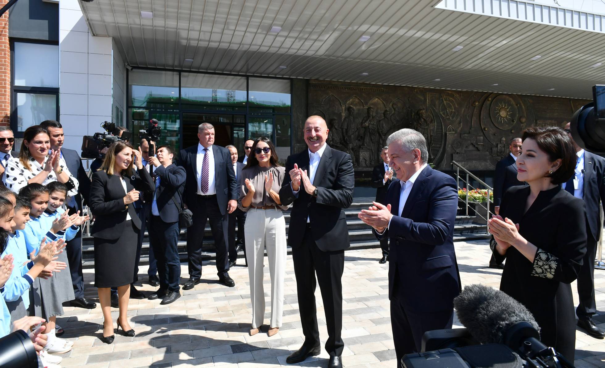 İlham Əliyev: &ldquo;Özbəkistanın Füzulidə inşa etdiyi məktəb qardaşlığımızın təzahürüdür&rdquo;