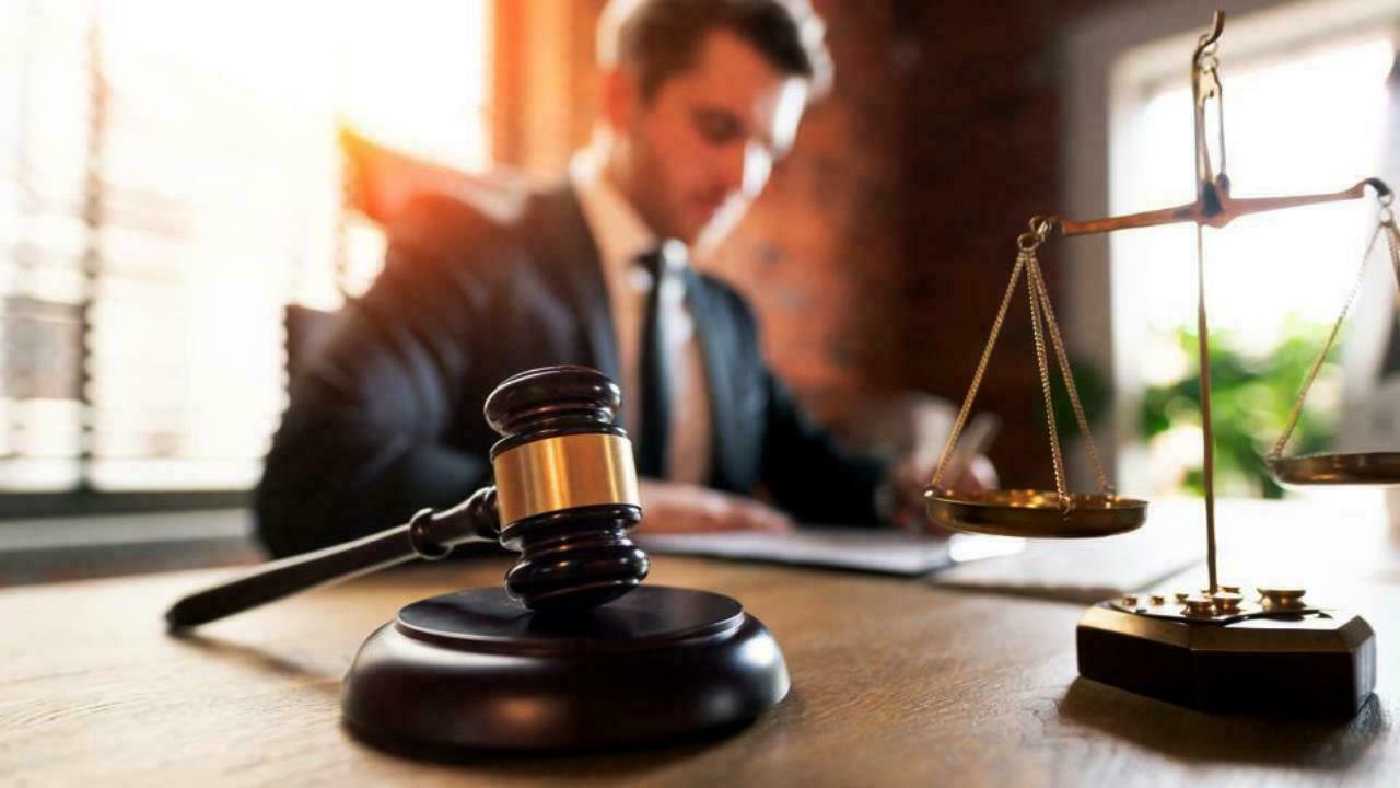 Hüquqşünaslıqda hamını təəccübləndirən nəticə -&nbsp;Prestijli ixtisasın balı niyə ENDİ?