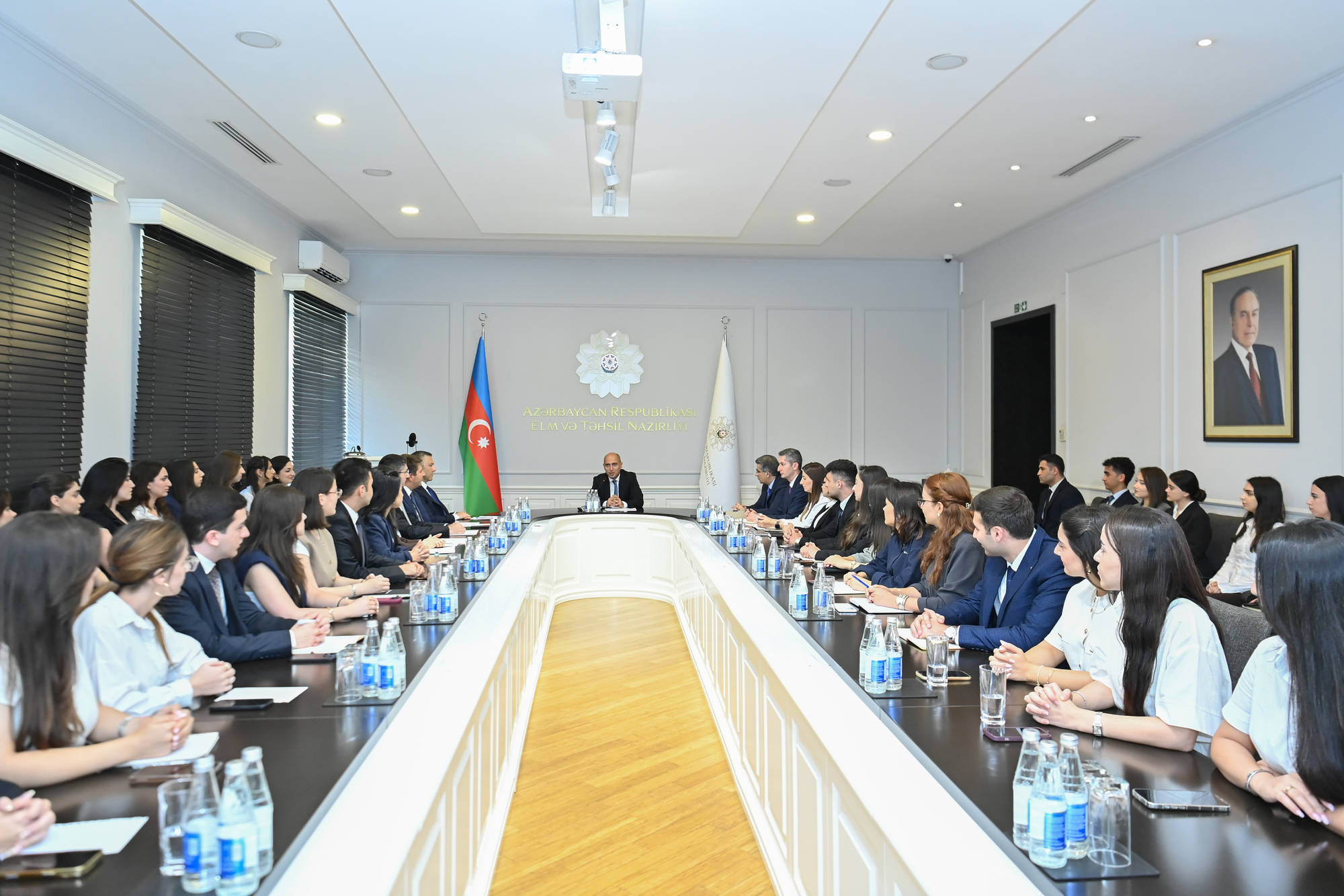 Emin Əmrullayev "Maarifçi"lərlə görüşüb