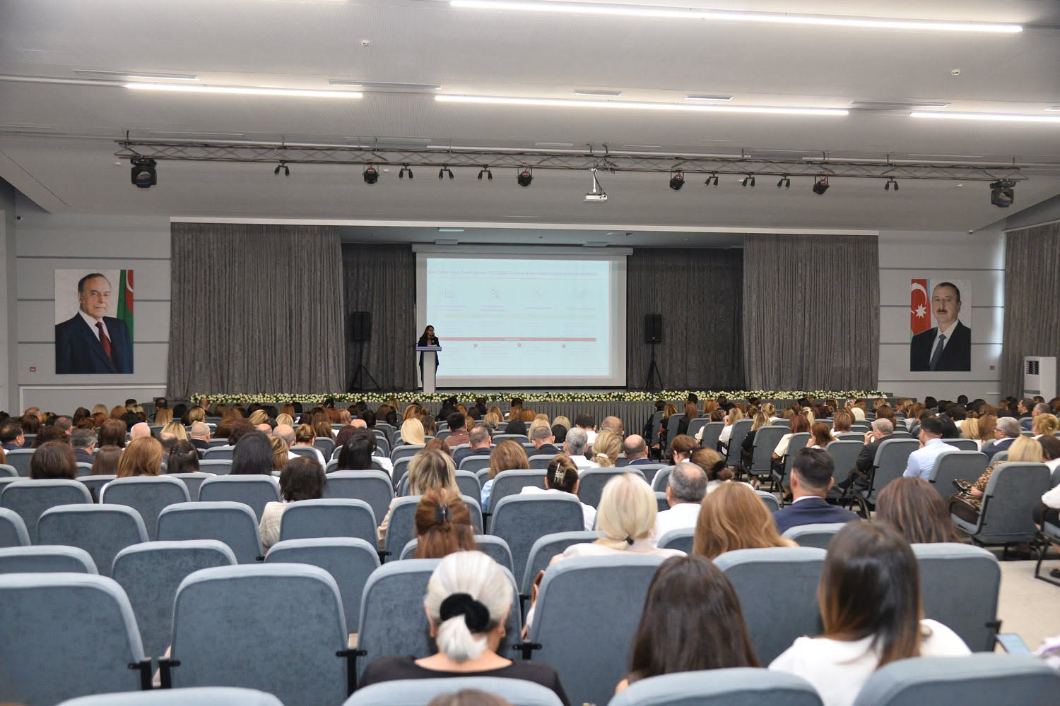 Paytaxt təhsil işçilərinin sentyabr konfransına start verilib