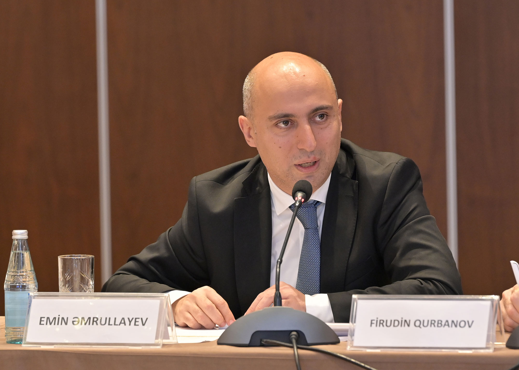 Emin Əmrullayev müəllim və şagirdlərə təşəkkür edib