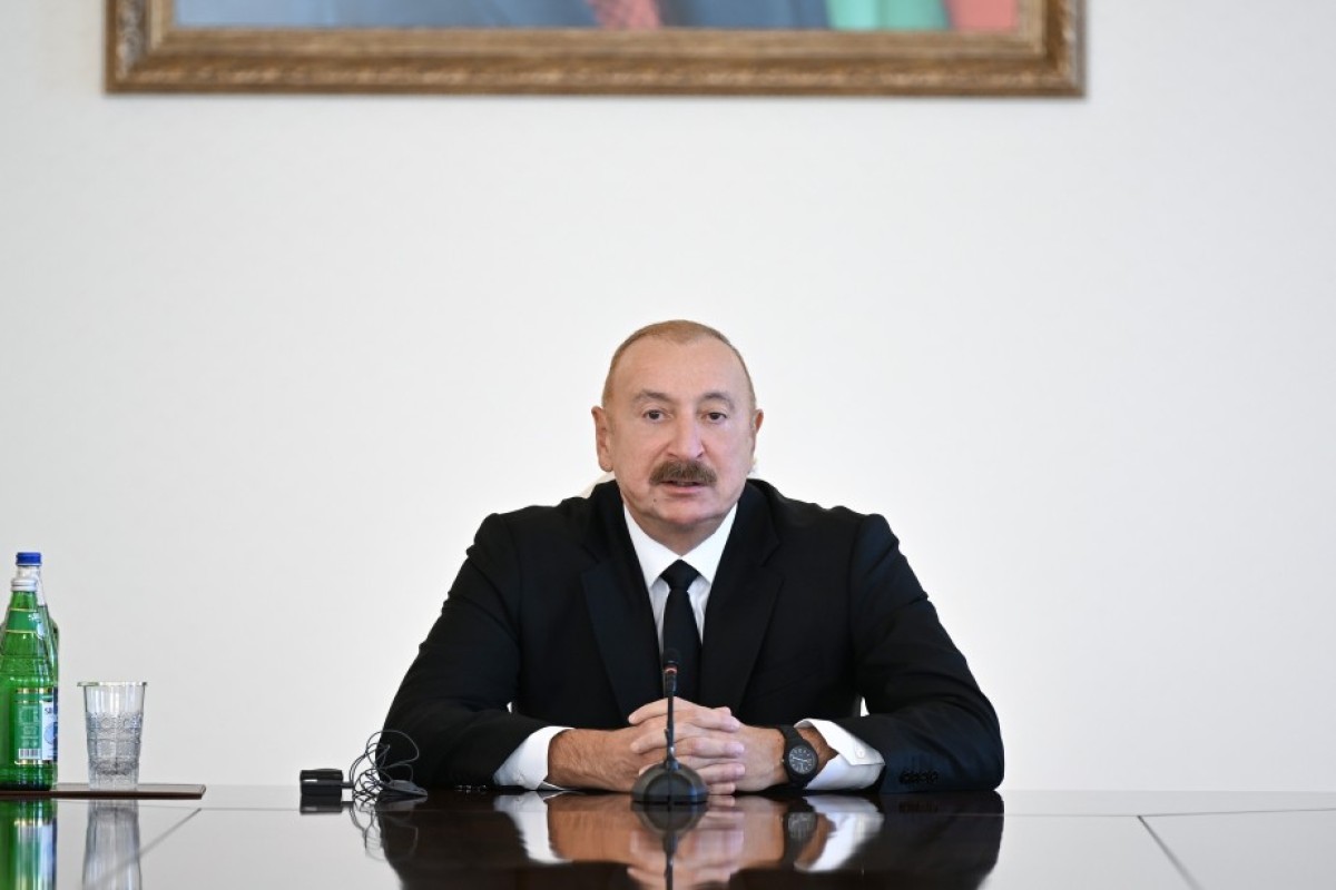 Azərbaycan xalqı dünya mədəniyyətinə bir çox dahi şəxsiyyətlər bəxş edib