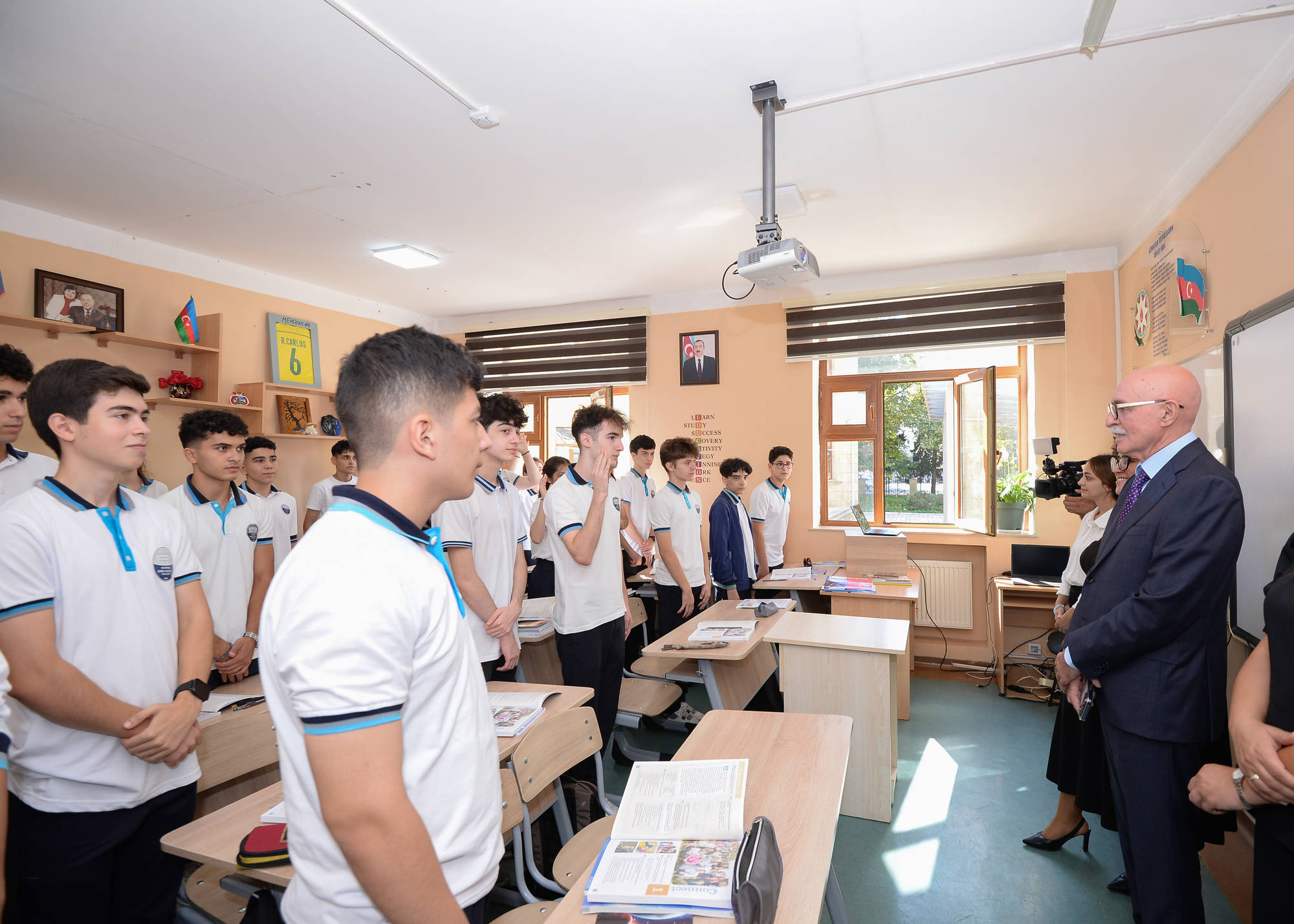 Firudin Qurbanov akademik Zərifə Əliyeva adına liseydə Bilik Günü tədbirində iştirak edib