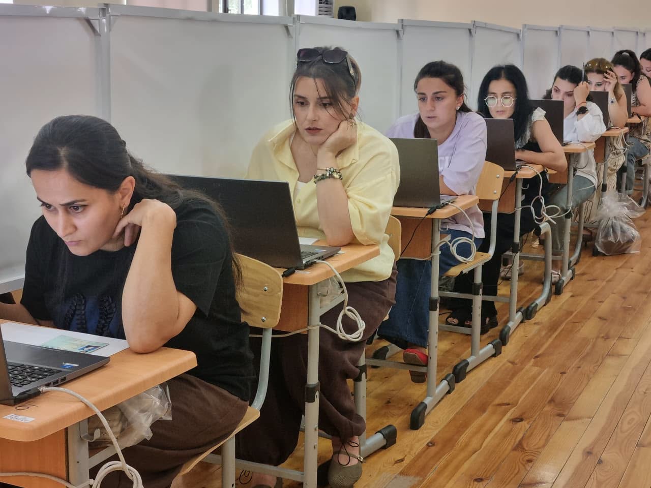 Vakant vəzifələr üzrə 210 namizəd test imtahanında iştirak edib