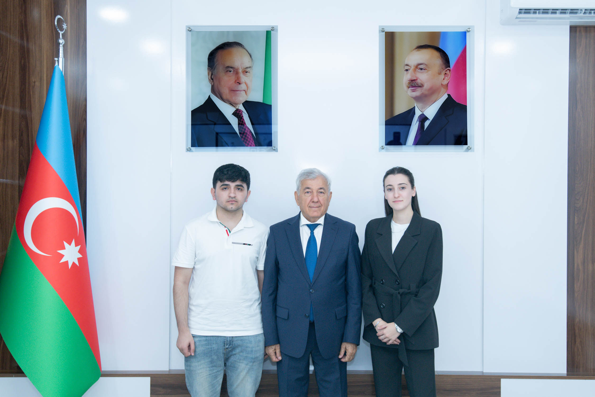 BMU rektoru şəhid ailələrinin üzvü olan tələbələrlə görüşüb