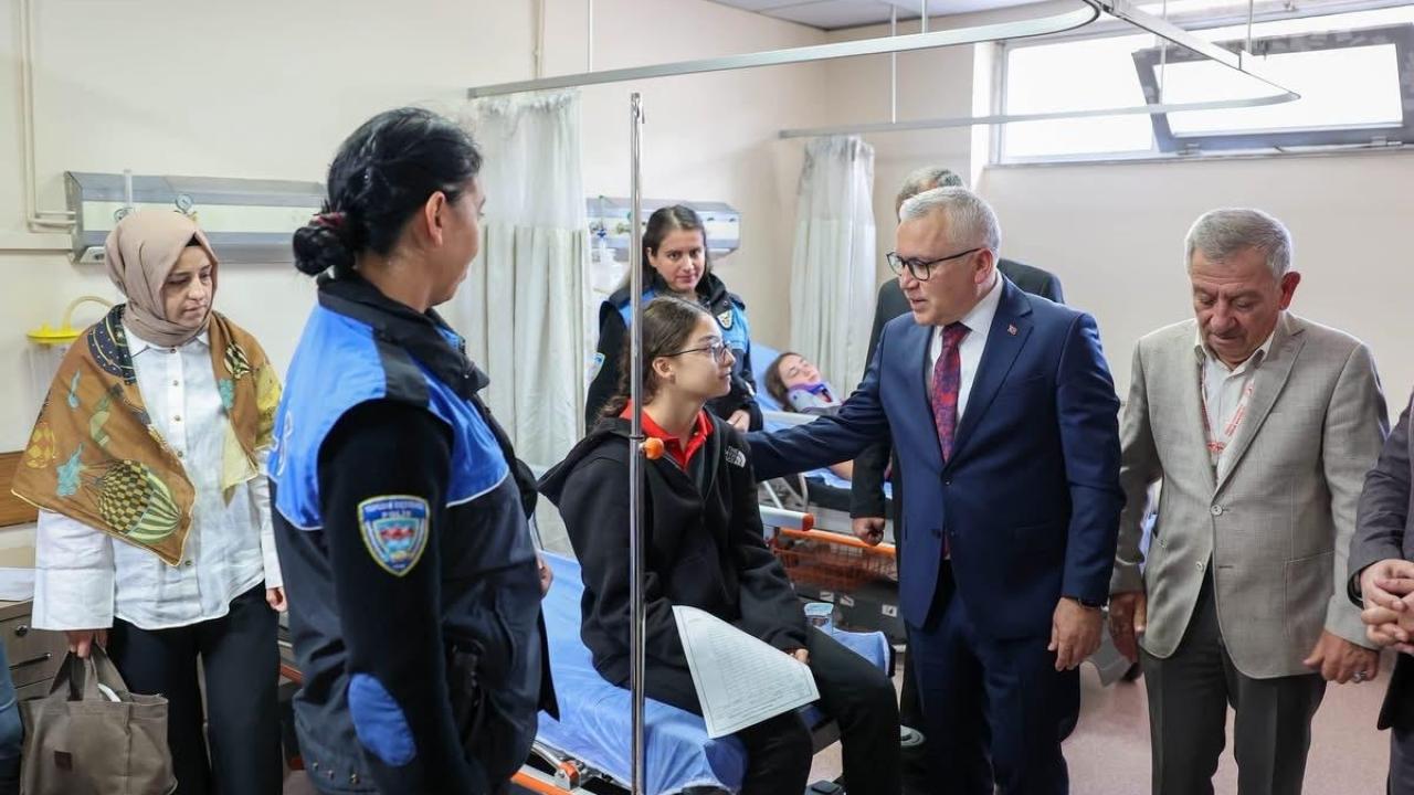 Şagird avtobusu qəzaya düşdü: 13 şagird yaralandı