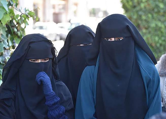 Məktəblərdə&nbsp;Burka və niqab qadağan ediləcək