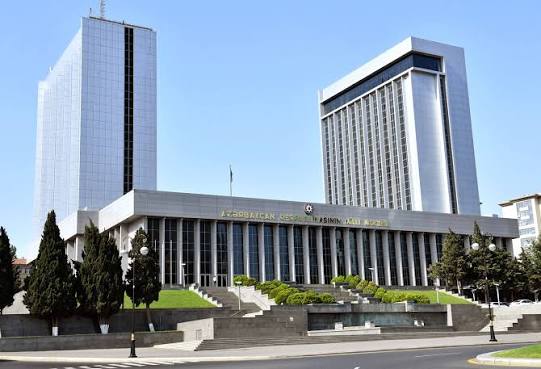 Milli Məclisdə tələbələrlə bağlı təklif verildi