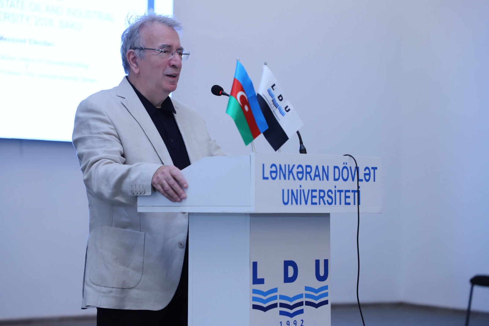 Dünya şöhrətli&nbsp;alim Məsud Əfəndiyev LDU-da&nbsp;elm və təhsilin populyarlaşması mövzusunda seminar keçirib