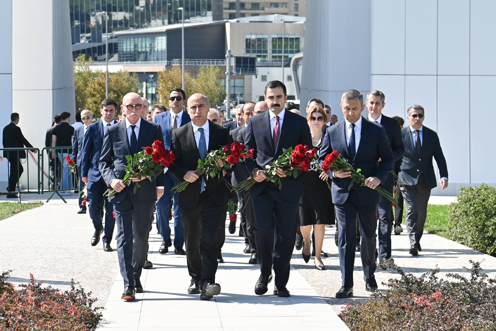 Elm və Təhsil Nazirliyinin rəhbərliyi Zəfər parkını ziyarət edib