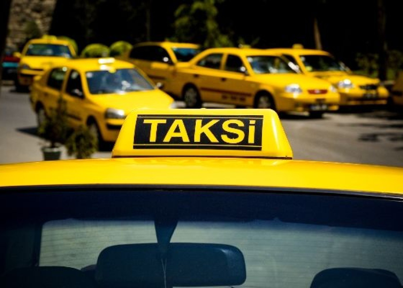 Taksi minik avtomobili sürücüləri üçün test imtahanı keçirilib
