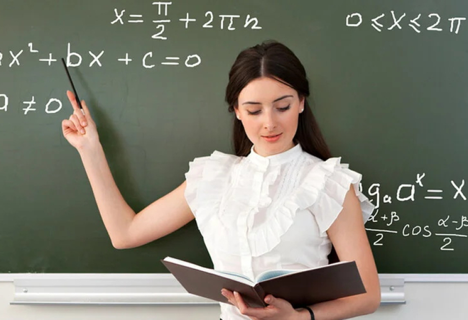 19 yaşlı gənc məktəbdə müəllim işləyir