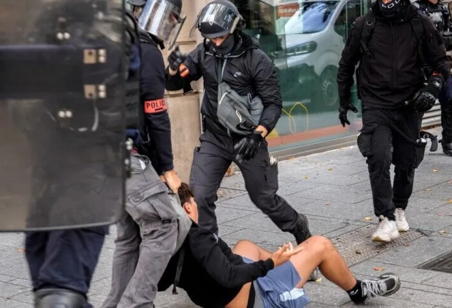 Fransada şagird polis atəşindən sonra gözünü itirib