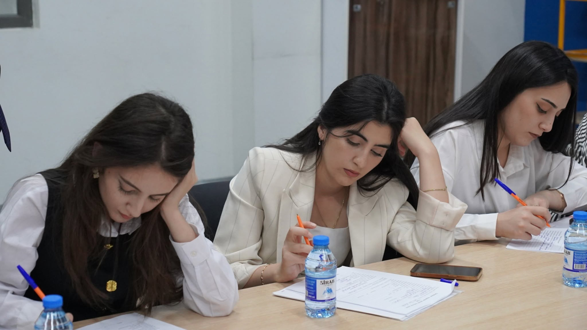 Psixoloq və direktor müavinləri üçün təlimlər keçirilib