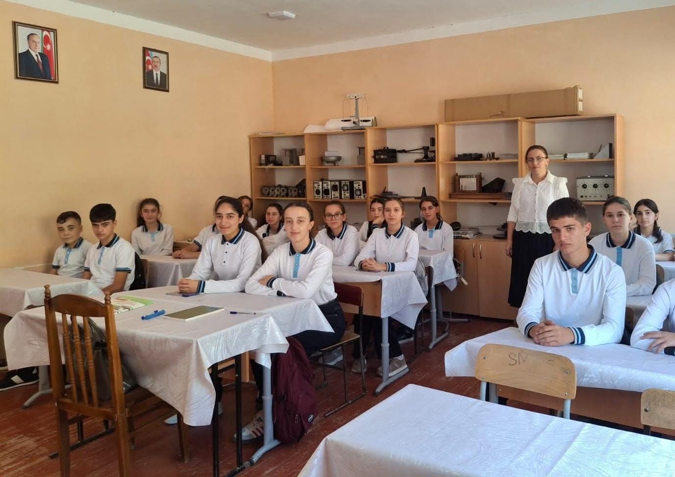 Vahid məktəbli forması şagirdləri birləşdirən ortaq dəyərdir