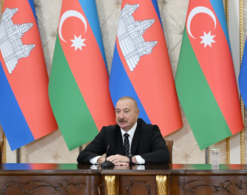 İlham Əliyev: Kamboca ilə təhsil ənənəsini bərpa etməliyik