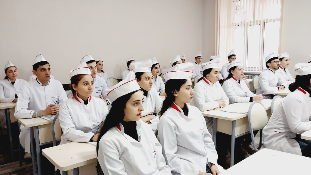 Tibb kolleclərinə maraq yüksək olsa da, keçid balları enir