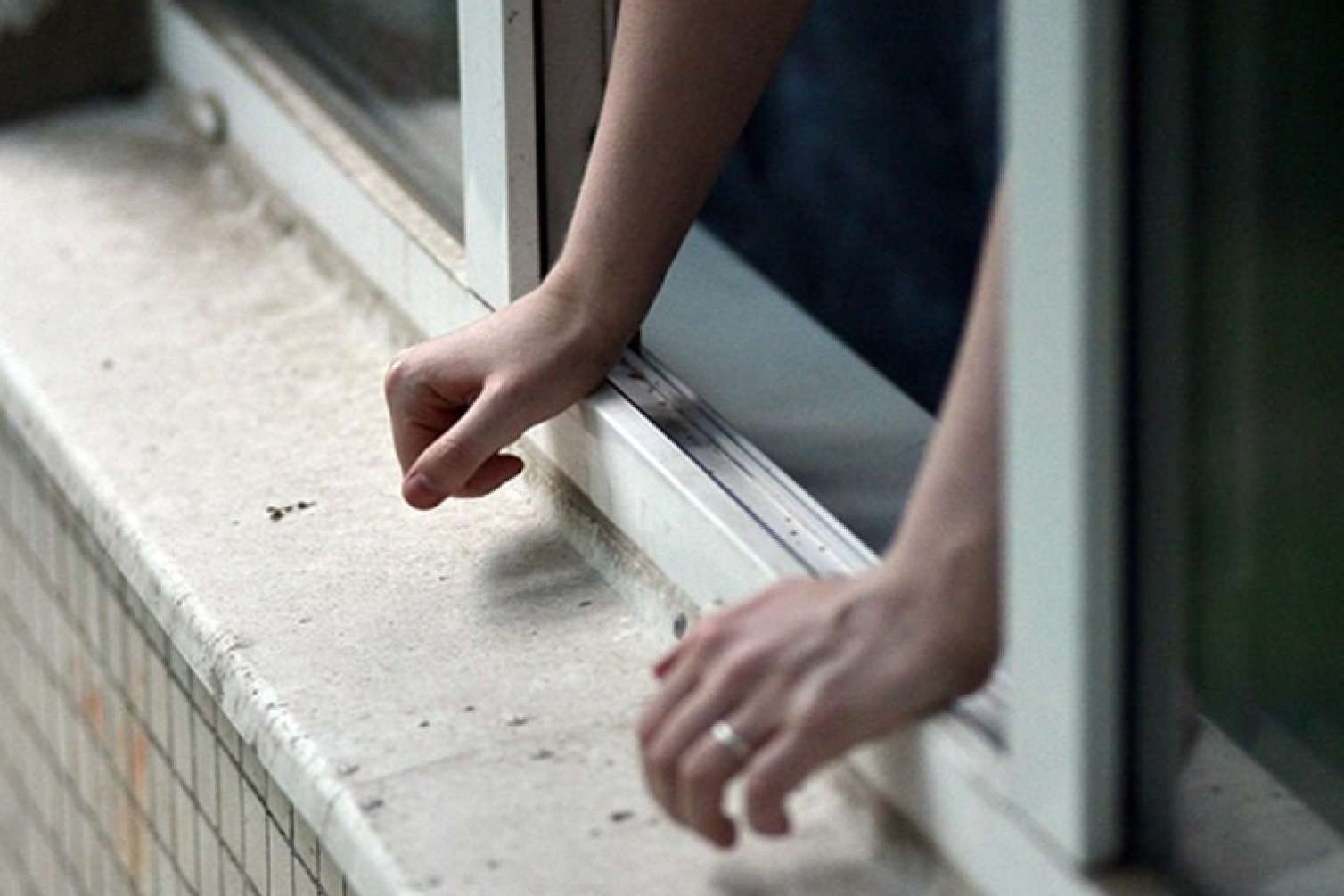 7-ci sinif şagirdi pəncərədən yıxılaraq öldü