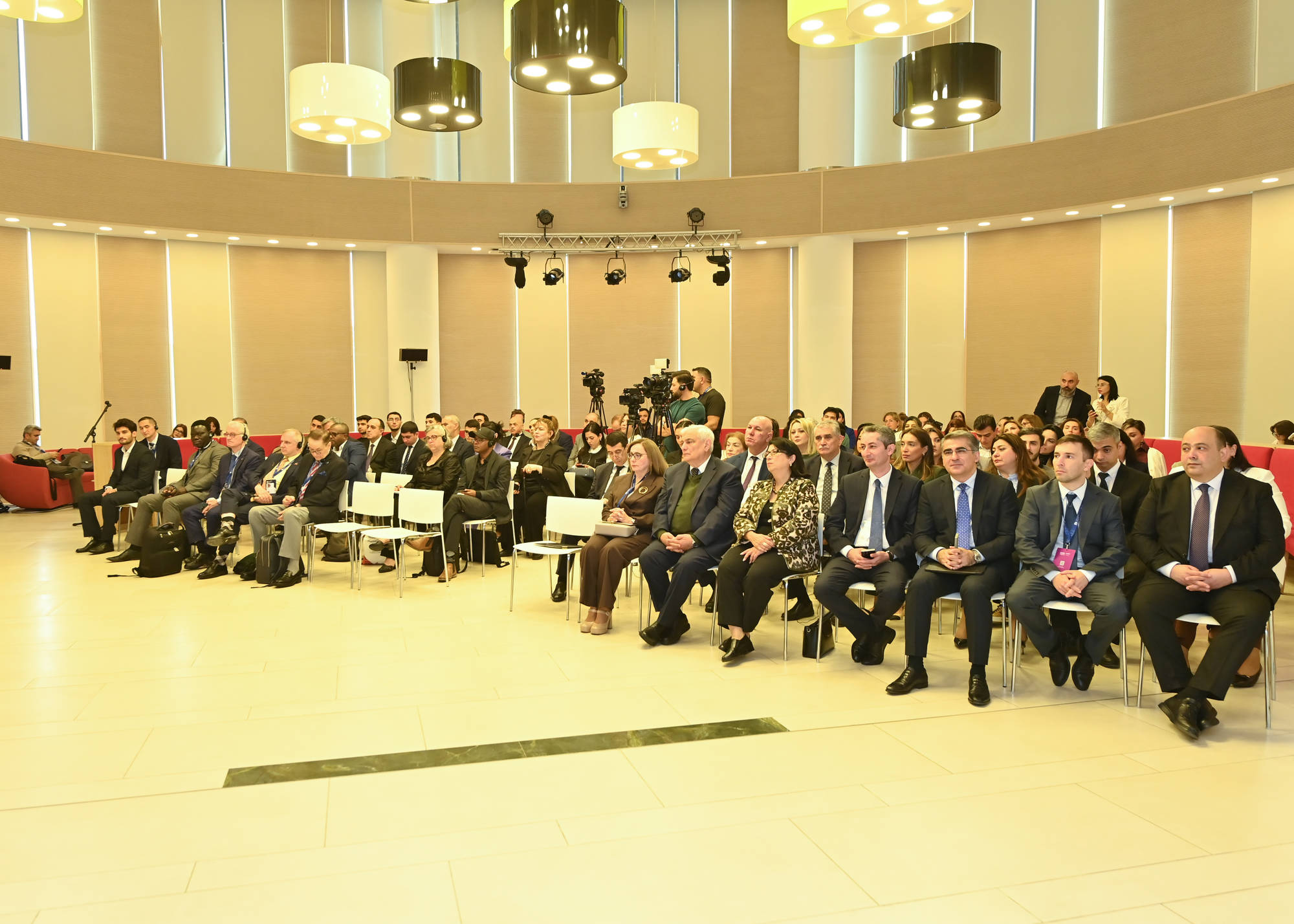 &ldquo;Mədəniyyətlərarası dialoq, təhsil və rəqəmsal transformasiya&rdquo; sessiyası keçirilib