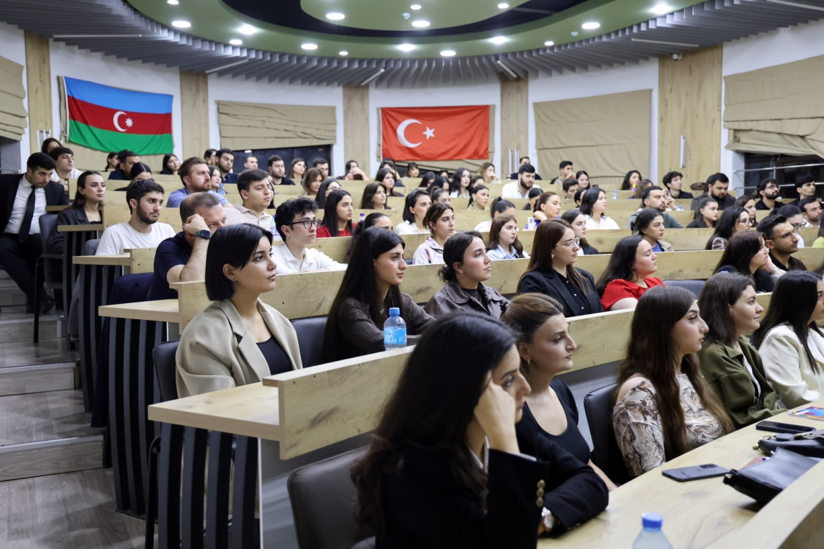Kənd təsərrüfatı naziri ADNSU Biznes Məktəbində olub